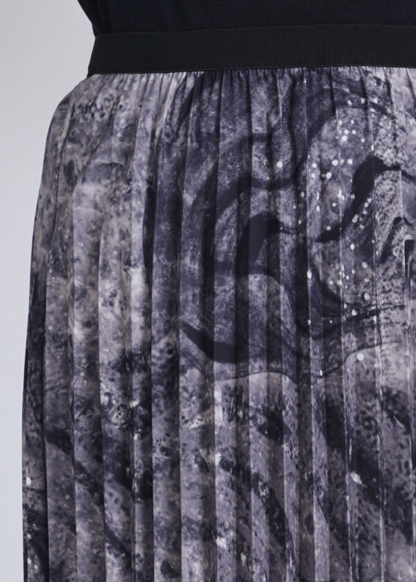 luxandivy Grey Abstract Pleated Midi Skirt for Women – Flowy Artistic Print A-Line Skirt - Image 3